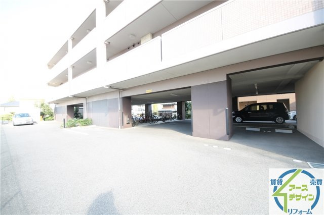 ソレイユ　アリセの駐車場|駐車場に車を止められます