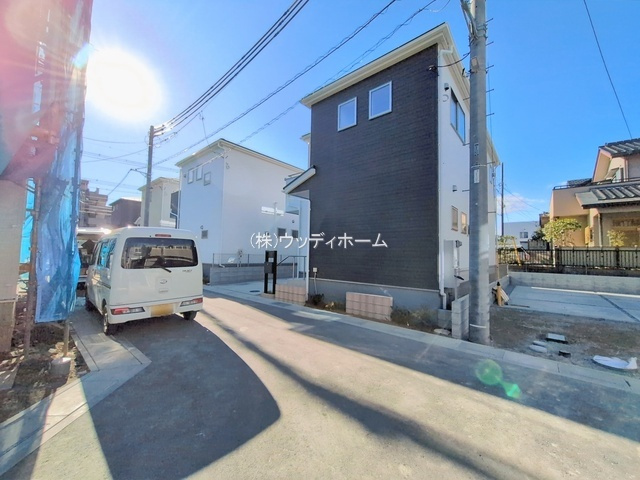 春日部市小渕　新築一戸建て　4号棟の前面道路含む現地写真