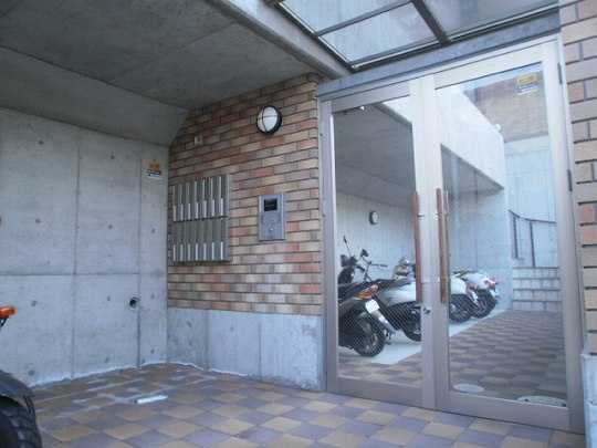 神戸市垂水区星が丘１丁目のアパートのエントランス