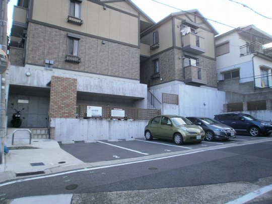 神戸市垂水区星が丘１丁目のアパートの駐車場