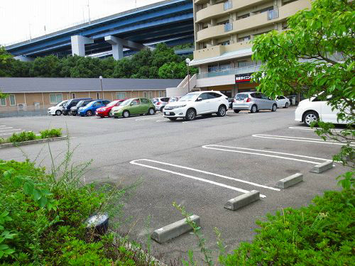 神戸市垂水区名谷町字大谷の賃貸マンションの駐車場