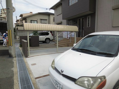 神戸市垂水区本多聞１丁目のアパートの駐車場