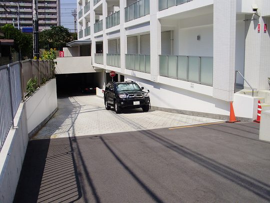 神戸市垂水区平磯４丁目の賃貸マンションの駐車場