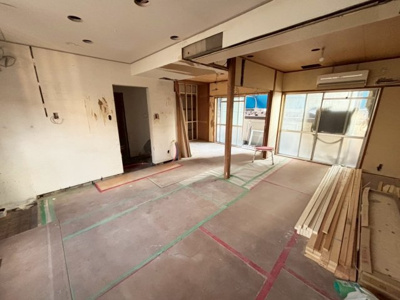 【居間・リビング】 | コーポあびこ | イエストアではキッズスペース完備でお子様連れでもゆっくり物件のご紹介ができます！南大阪の物件情報を取り扱うイエストア。