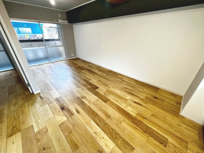 【居間・リビング】 | コーポあびこ | 全居室窓有ますよ！たっぷりの陽光に包まれる明るい住まいに気持ちも明るくなりますね♪