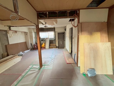 【キッチン】 | コーポあびこ | 【システムキッチン】システムキッチンがあります♪収納があるおかげでキッチンも広く利用できるのは、お料理される方の嬉しいポイント♪