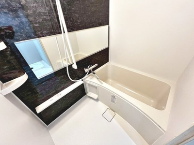 【浴室】 | コーポあびこ | 【浴室】ゆったりとくつろげる綺麗な浴室ですよ！時間短縮でシャワーだけの方も多いですが、一日の疲れを癒すため湯船に浸かれば心身ともにリラックスできますね♪