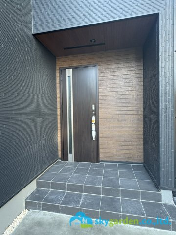 平塚市虹ケ浜　新築戸建　全2棟2号棟の玄関