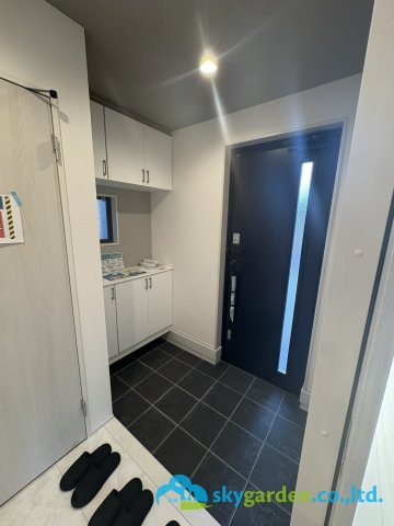 平塚市虹ケ浜　新築戸建　全2棟2号棟の玄関