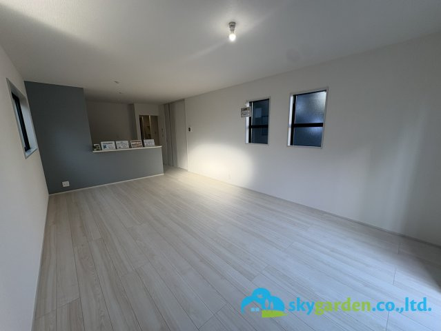 平塚市虹ケ浜　新築戸建　全2棟2号棟の居間・リビング