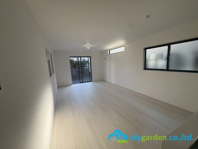 平塚市虹ケ浜　新築戸建　全2棟2号棟の居間・リビング