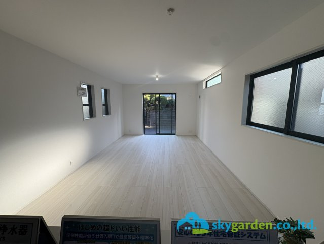 平塚市虹ケ浜　新築戸建　全2棟2号棟の居間・リビング