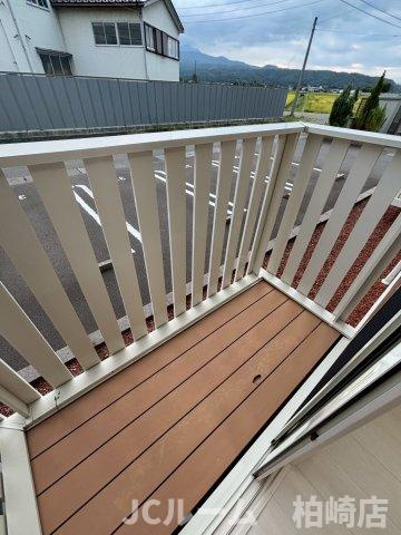 柏崎市半田１丁目のアパートのバルコニー