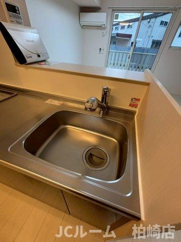 柏崎市半田１丁目のアパートのキッチン