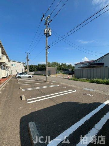 柏崎市半田１丁目のアパートの駐車場