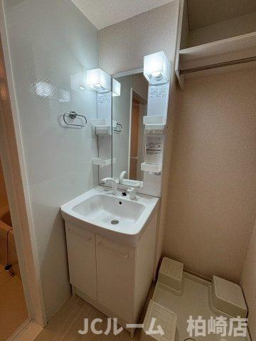 柏崎市半田１丁目のアパートの洗面所