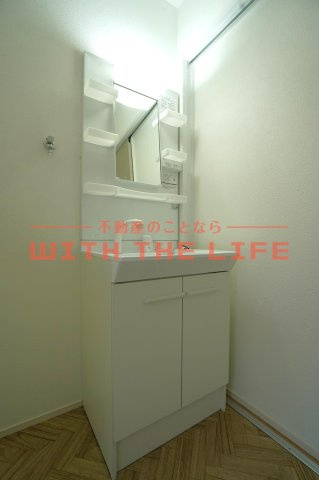 HOOKED　HOUSE　一條【10.000円キャッシュバック対象物件】の独立洗面台|独立洗面台、小物を置くことができて便利です