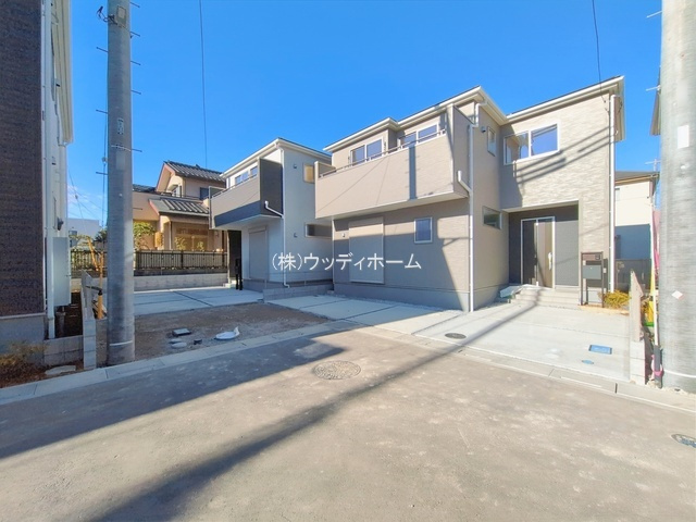 春日部市小渕　新築一戸建て　5号棟の前面道路含む現地写真