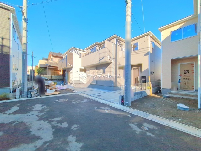 春日部市小渕　新築一戸建て　6号棟の前面道路含む現地写真