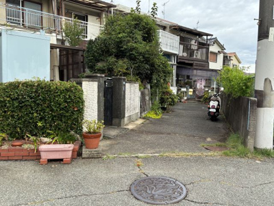 【前面道路含む現地写真】 | 伊丹中野西の家 | 前面の私道の様子