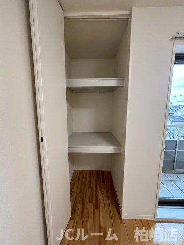 柏崎市松美１丁目のアパートの収納