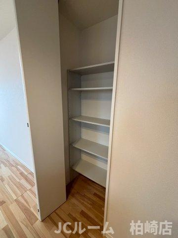 柏崎市松美１丁目のアパートの収納