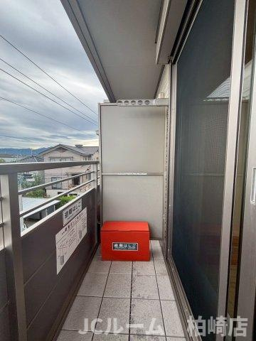 柏崎市松美１丁目のアパートのバルコニー