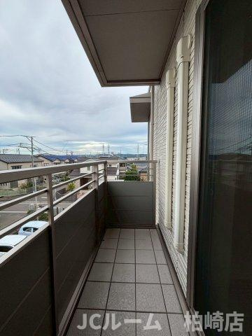 柏崎市松美１丁目のアパートのバルコニー