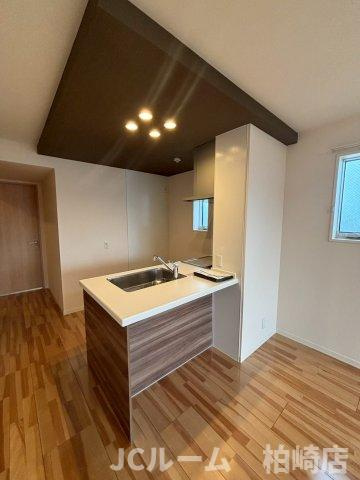 柏崎市松美１丁目のアパートのキッチン