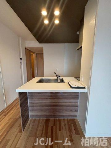 柏崎市松美１丁目のアパートのキッチン