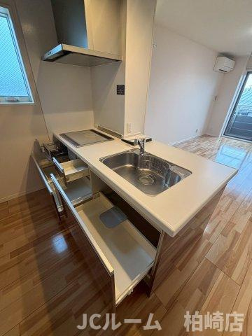 柏崎市松美１丁目のアパートのキッチン