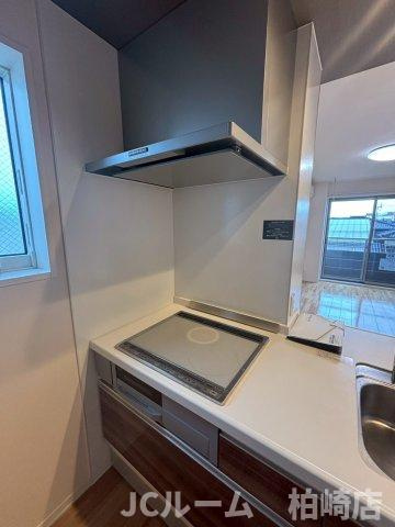 柏崎市松美１丁目のアパートのキッチン