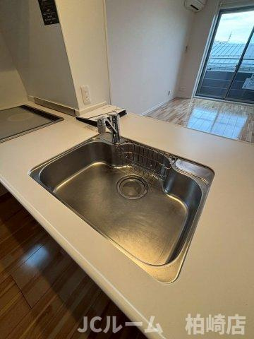 柏崎市松美１丁目のアパートのキッチン