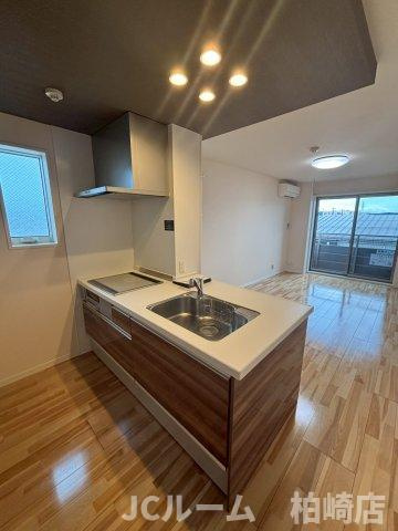 柏崎市松美１丁目のアパートのキッチン