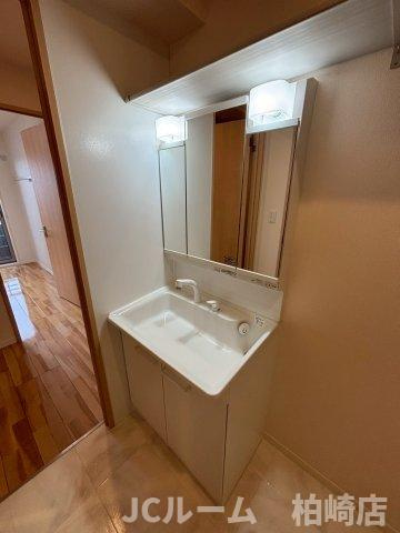 柏崎市松美１丁目のアパートの独立洗面台