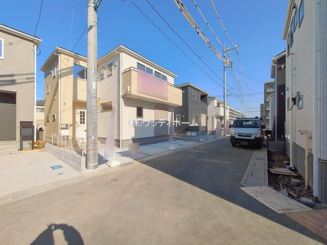 春日部市小渕　新築一戸建て　7号棟の前面道路含む現地写真