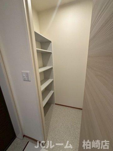 柏崎市松美１丁目のアパートの収納