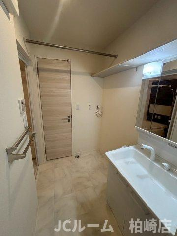 柏崎市松美１丁目のアパートの洗面所