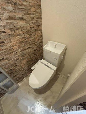 柏崎市松美１丁目のアパートのトイレ