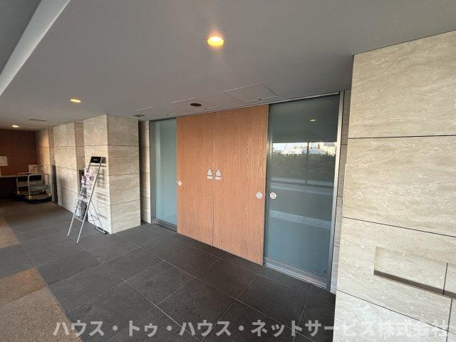 ライオンズタワー柏のエントランス