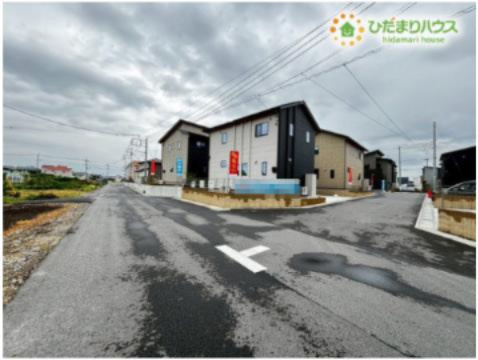熊谷市末広　フェリディアガーデン　分譲一戸建て　08の前面道路含む現地写真|前面道路幅6ｍ！
駐車が苦手な方も安心ですね！