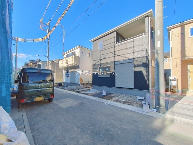 春日部市小渕　新築一戸建て　8号棟の前面道路含む現地写真