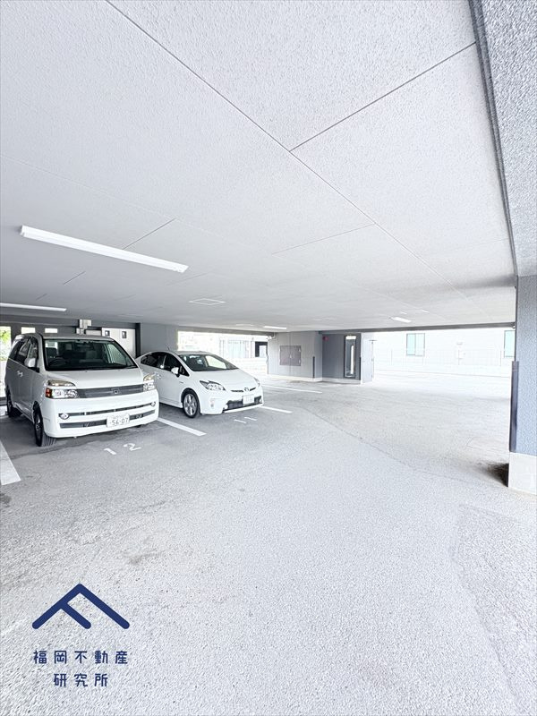  じゅうグランドモア長住の駐車場