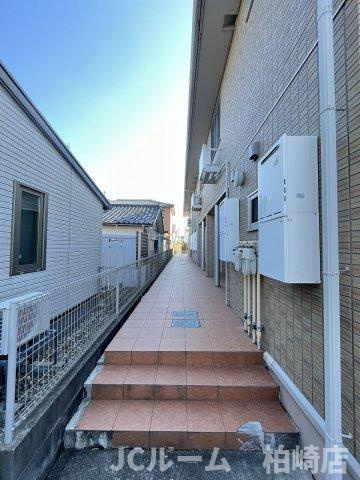 柏崎市豊町のアパートのエントランス