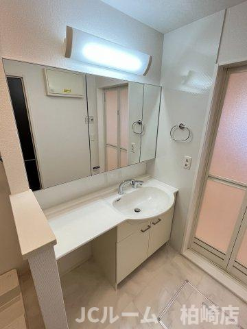 柏崎市豊町のアパートの洗面所