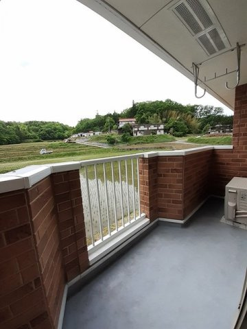 エスポワ－ル　Ⅱ号館のバルコニー|バルコニー付きです