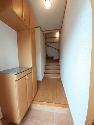 エスポワ－ル　Ⅱ号館の玄関|ゆったりとした玄関です