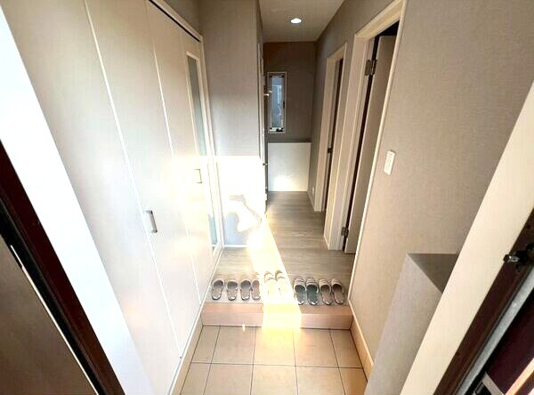 千種区日和町一丁目の玄関