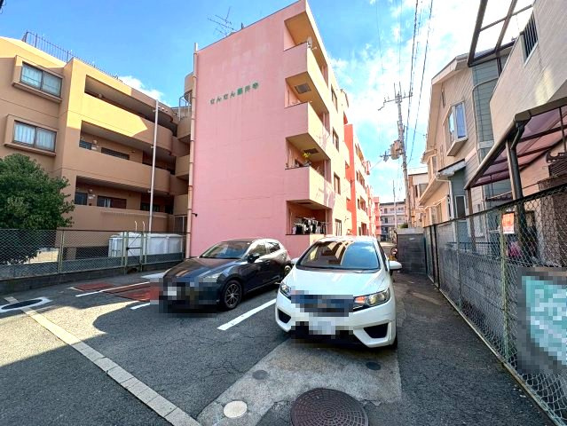 さんさん藤井寺の駐車場