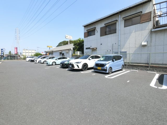 ロジュマン エストの駐車場